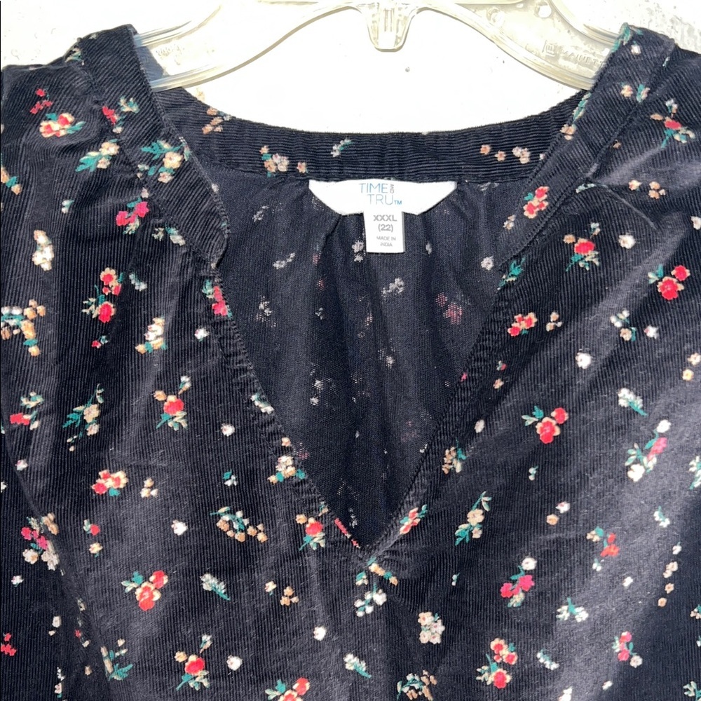Time and Tru Black Floral V-Neck Blouse - Picture 2 of 7